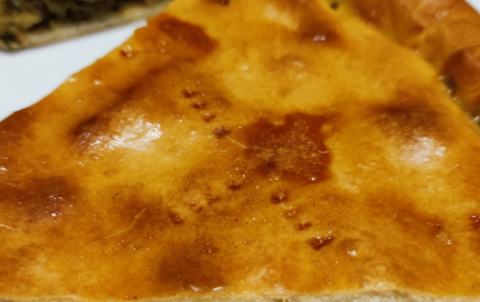empanada caseira de grelos con queixo de tetilla